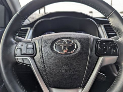 Used 2014 Toyota Highlander XLE image 22