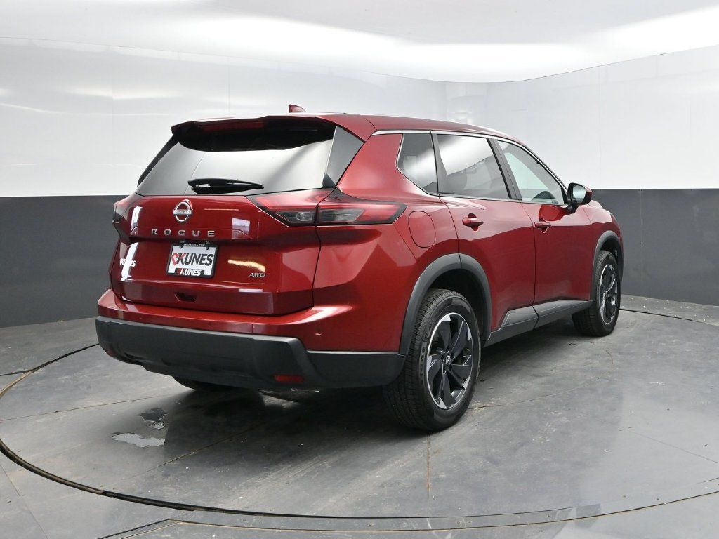 Used 2025 Nissan Rogue SV AWD/4WD image 7