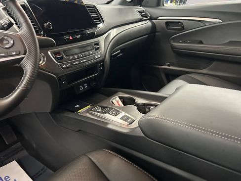Certified 2025 Honda Passport EX-L image 10