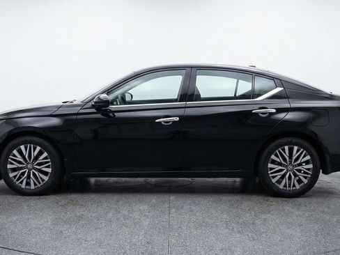 Used 2025 Nissan Altima 2.5 SV FWD image 5