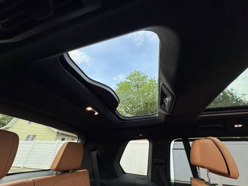 Used 2019 BMW X7 xDrive50i w/ M Sport Package AWD/4WD image 37