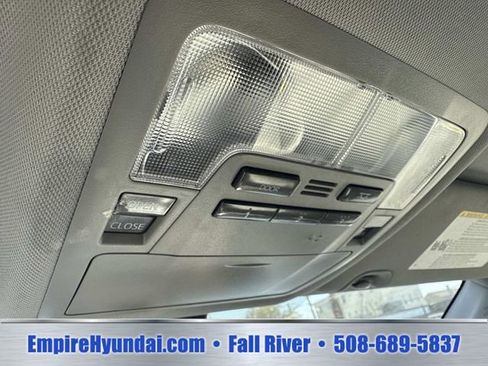 Used 2018 Toyota Highlander XLE AWD/4WD image 29