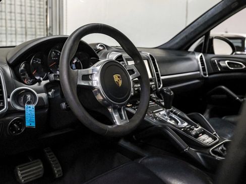 Used 2014 Porsche Cayenne Turbo S AWD/4WD image 3