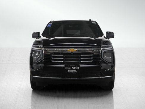 Used 2025 Chevrolet Suburban LT w/ Comfort Package image 8