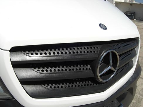 Used 2015 Mercedes-Benz Sprinter 2500 image 7