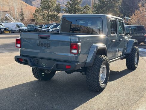 New 2025 Jeep Gladiator Sport image 9