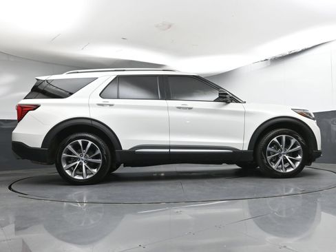 Used 2025 Ford Explorer Platinum w/ Ultimate Package AWD/4WD image 26