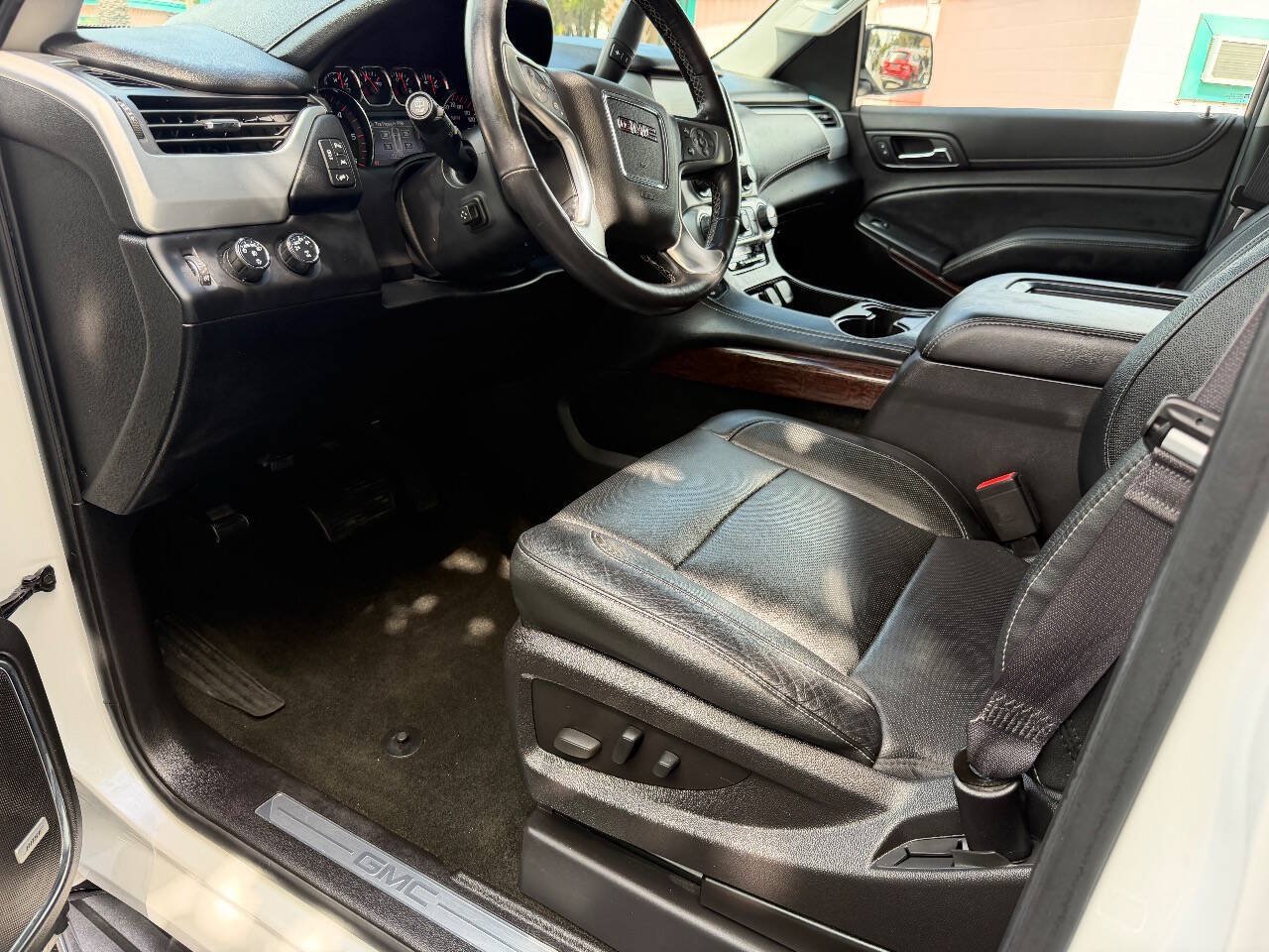 Used 2016 GMC Yukon SLT AWD/4WD image 7