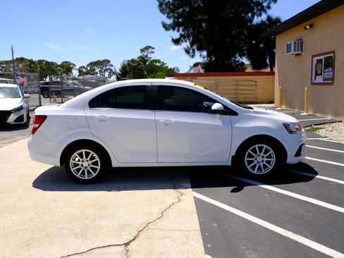 Used 2018 Chevrolet Sonic Premier w/ Driver Confidence Package FWD image 7