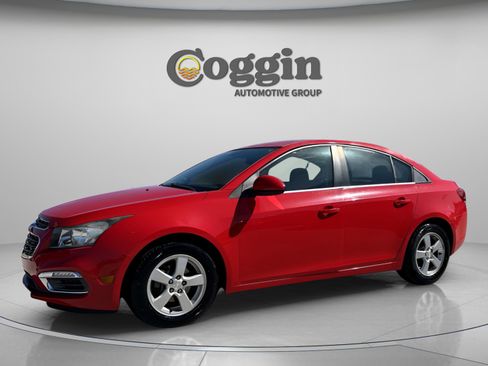 Used 2016 Chevrolet Cruze LT image 2
