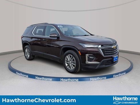 Used 2023 Chevrolet Traverse LT image 1