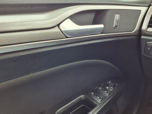 Used 2020 Ford Fusion SE FWD image 18