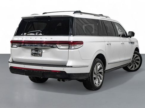 Used 2023 Lincoln Navigator L Reserve image 6