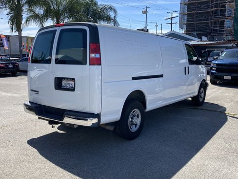 Used 2015 Chevrolet Express 2500 Extended RWD image 8