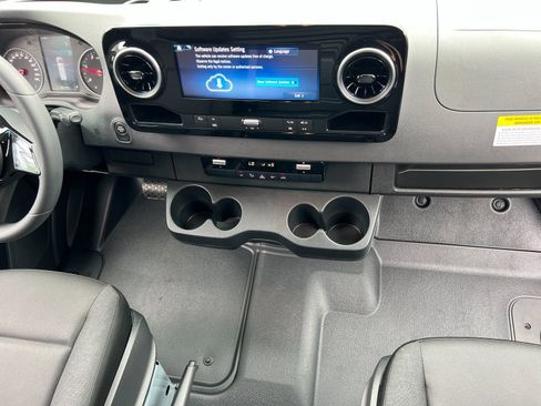 New 2025 Mercedes-Benz Sprinter 2500 image 10