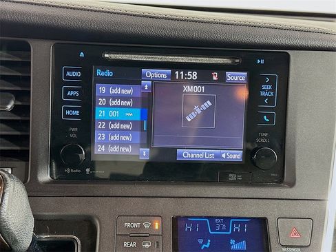 Used 2015 Toyota Sienna XLE Premium image 15