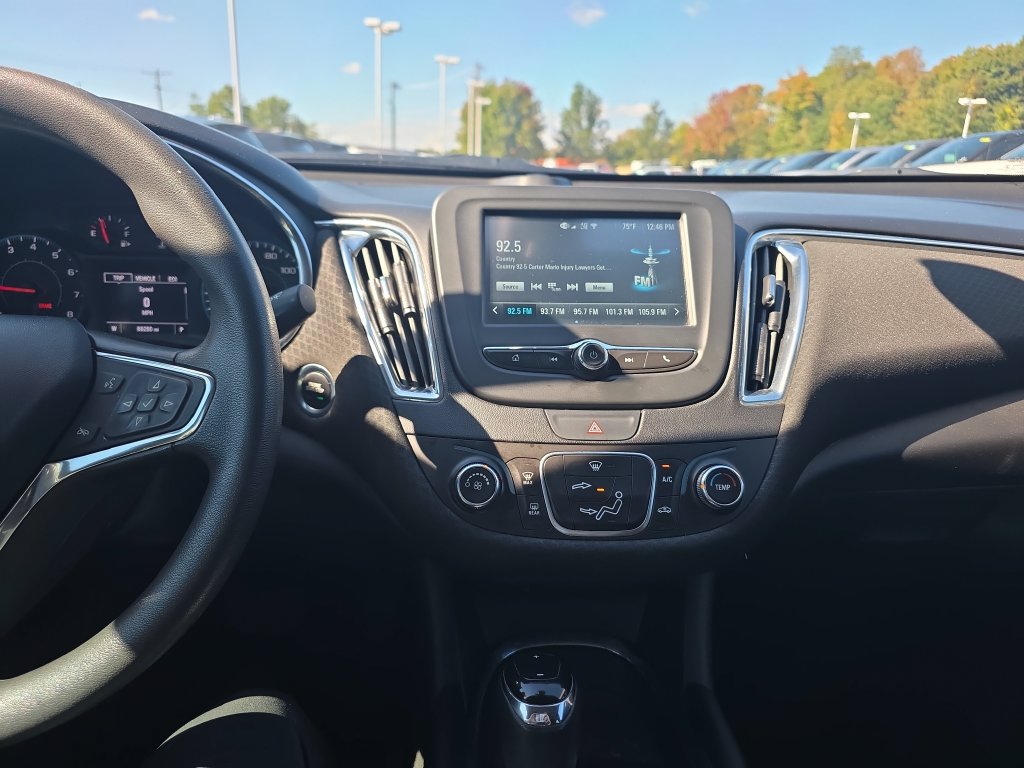 Used 2018 Chevrolet Malibu LT FWD image 30