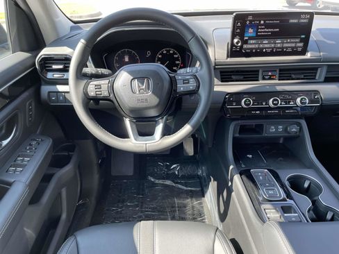 New 2025 Honda Pilot EX-L image 2