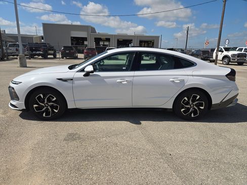Used 2025 Hyundai Sonata SEL FWD image 6