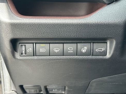 Used 2022 Toyota RAV4 Limited FWD image 33