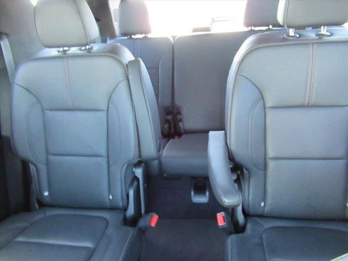 Used 2023 Chevrolet Traverse RS AWD/4WD image 19