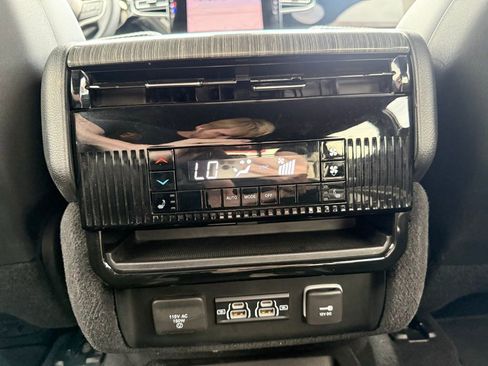 Used 2022 Jeep Wagoneer Series III w/ Convenience Group I AWD/4WD image 36