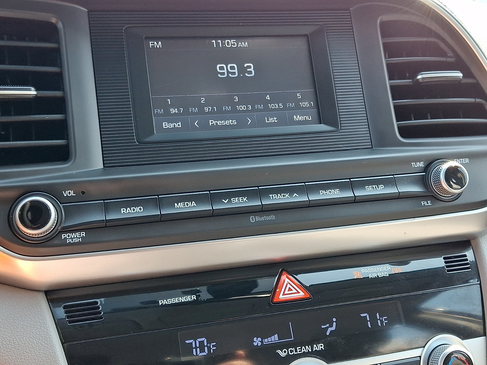 Used 2020 Hyundai Elantra SE FWD image 16