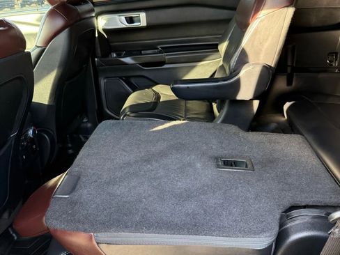 Used 2020 Ford Explorer Platinum w/ Premium Technology Package image 52