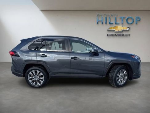 Used 2020 Toyota RAV4 XLE Premium image 4