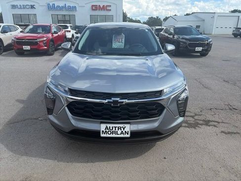 New 2026 Chevrolet Trax LS w/ LS Convenience Package FWD image 9