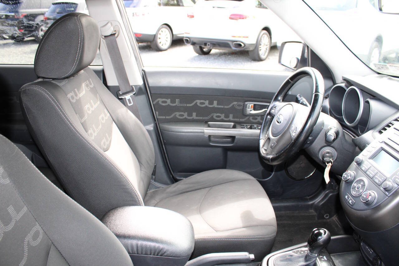 Used 2013 Kia Soul + FWD image 21