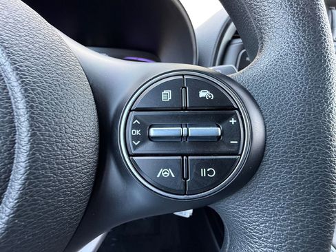 Used 2025 Kia Soul LX w/ LX Technology Package FWD image 24