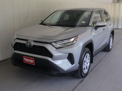 Used 2025 Toyota RAV4 LE AWD/4WD image 21