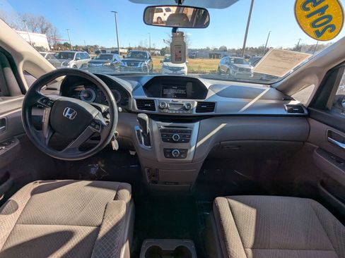 Used 2015 Honda Odyssey LX image 13