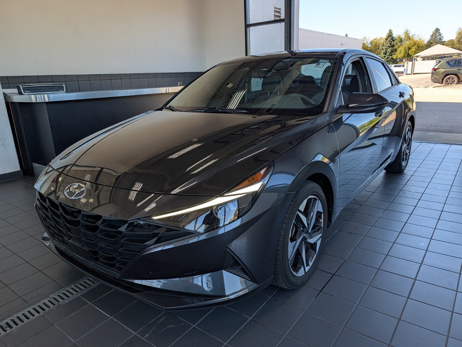 Used 2023 Hyundai Elantra SEL w/ Convenience Package FWD image 5