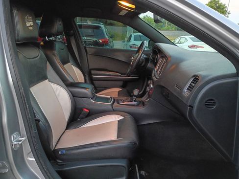 Used 2017 Dodge Charger SE RWD image 16