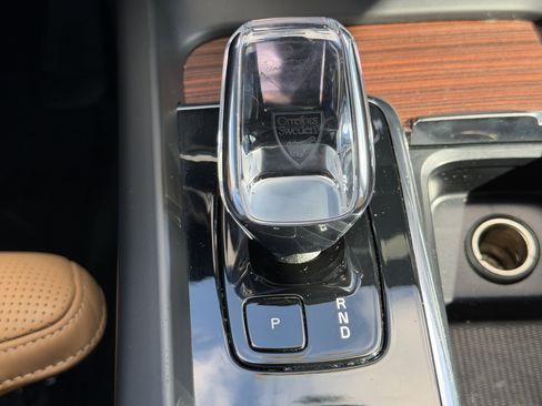 Certified 2023 Volvo XC60 B5 Ultimate w/ Protection Package Premier image 26