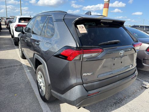 Used 2021 Toyota RAV4 LE FWD image 4