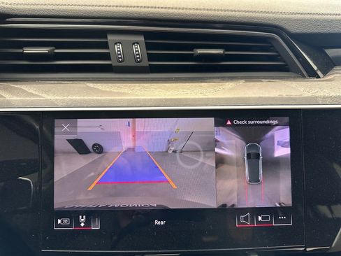 Used 2021 Audi e-tron Premium w/ Convenience Plus Package image 21