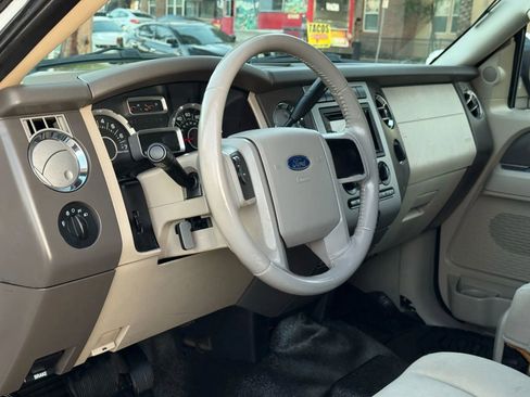 Used 2010 Ford Expedition XLT AWD/4WD image 18