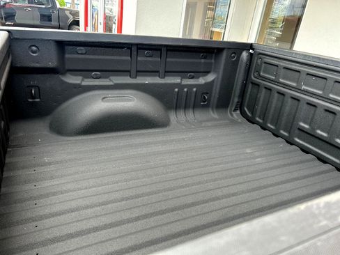 Used 2022 GMC Canyon Denali image 4