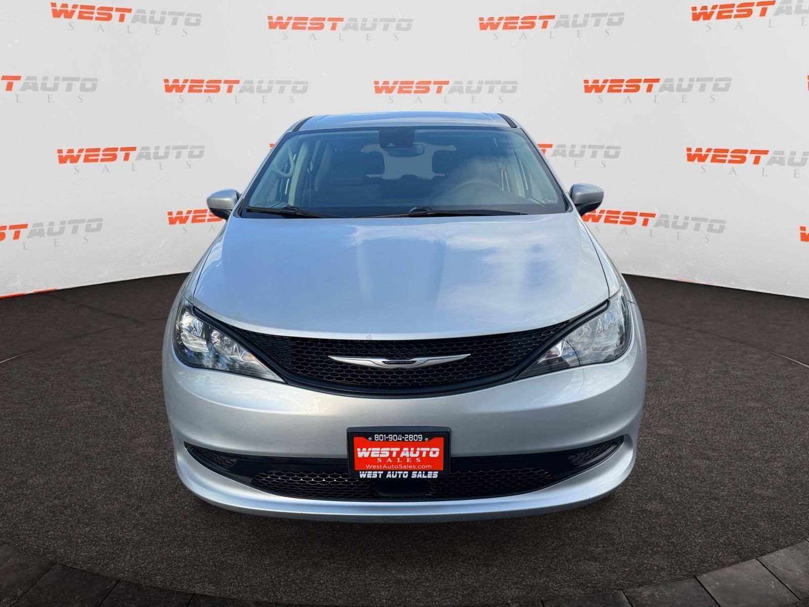 Used 2023 Chrysler Voyager LX FWD image 8