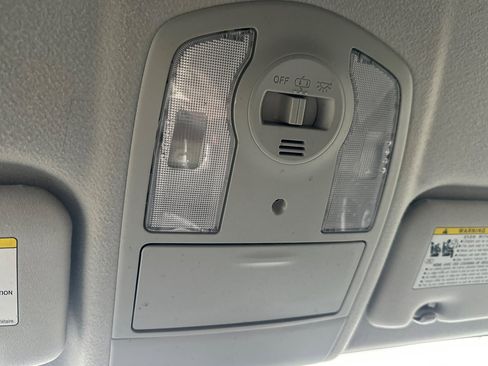 Used 2015 Toyota Prius Three image 22