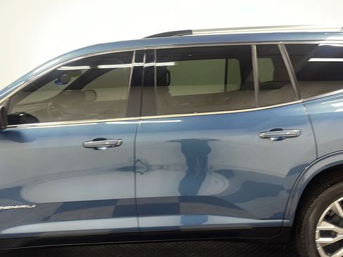 Used 2025 GMC Acadia Denali w/ Super Cruise Package FWD image 15