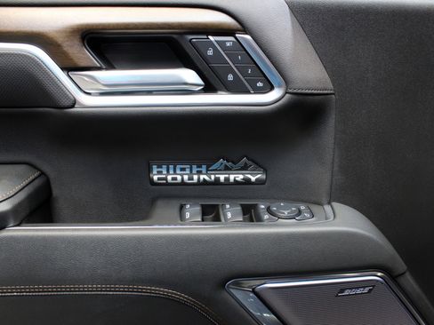Used 2025 Chevrolet Silverado 1500 High Country w/ High Country Premium Package AWD/4WD image 37