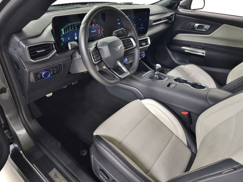 Used 2025 Ford Mustang GT Premium RWD image 17