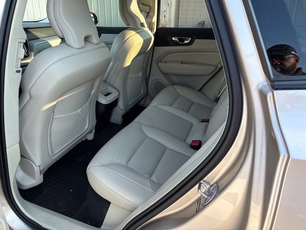 Used 2025 Volvo XC60 B5 Plus w/ Protection Package AWD/4WD image 21