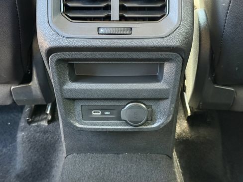 Used 2024 Volkswagen Tiguan SE AWD/4WD image 39