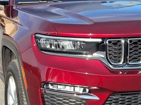 Used 2023 Jeep Grand Cherokee Limited image 9