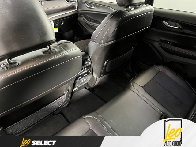 Used 2023 Jeep Grand Cherokee Altitude RWD image 18